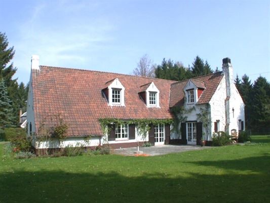 PROPRIETE DE CARACTERE avec Villa style fermette offrant de belles réceptions - 5 Chambres - 4 Salles d'eau dans écrin de verdure sur 31a 94ca