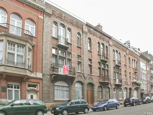 Immeuble à usage uni-familial ou appartements de rapport d'accès aisé vers grands axes routiers avec Jardin sur ± 2 ares