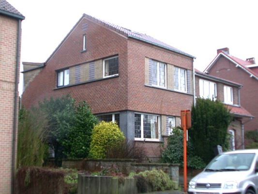 MAISON 3 FACADES 3 Chambres + Bureau avec Salon/Sàm - Cuisine neuve Coin à déjeuner - Caves et Jardin Ouest sur ± 3 ares 52 ca