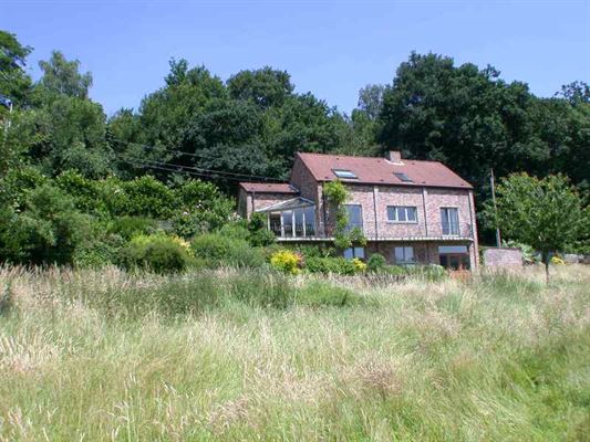 MAISON 4 Ch. + Bur. - Séjour - Véranda - Cuisine USA - 2 Sdb - Buanderie - Grenier - Cave - Garage - Parking 2 v. et Jardin sur ± 6 ares