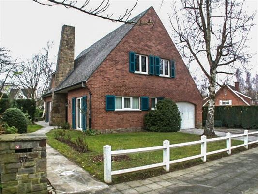 VILLA classique 4 Chambres + Bureau- 2 Salles d'eau - Garage 1v- Jardin ouest au calme sur ± 9 ares 19 ca