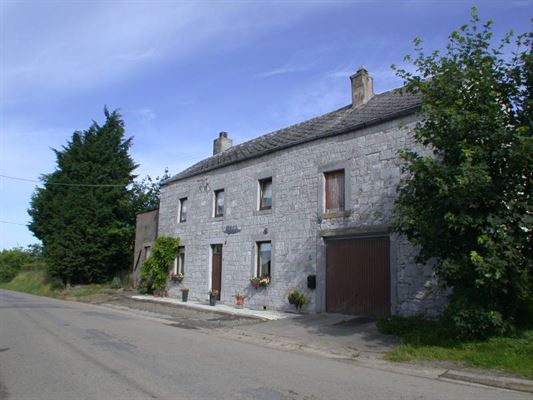 MAISON 3 Chambres avec Salon - Salle à manger - Cuisine semi-équipée - Salle de bain - Garage - Dépendances et Jardin sur ± 10 ares 22 ca