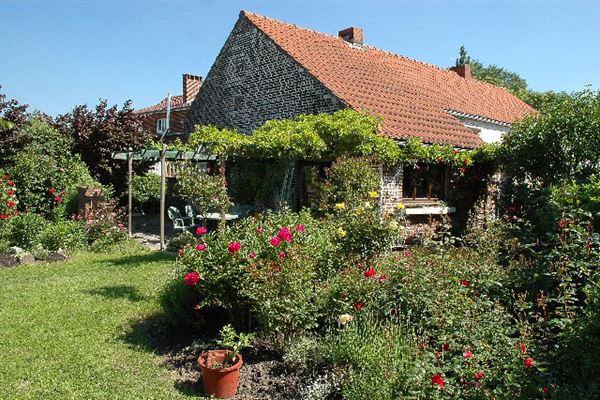 FERMETTE ANCIENNE rénovée avec goût et authenticité - Cuisine super-équipée - 4 Chambres - 2 Salles d'eau -Jardin Sud sur ± 9 ares 96ca