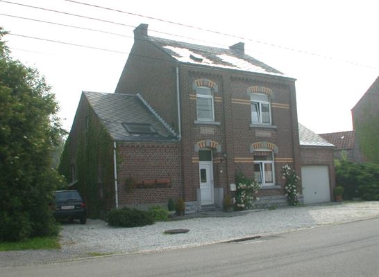 MAISON D'HABITATION Fonctionnelle et lumineuse 3 Chambres + Bureau - Garage et Jardin clôturé - Serre et Terrasse sur ± 9 a 48