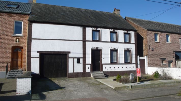 MAISON à moderniser en excellente situation avec vue - 3 ch - sdd - garage 1v Jardin S/O sur ± 10 a 12 ca