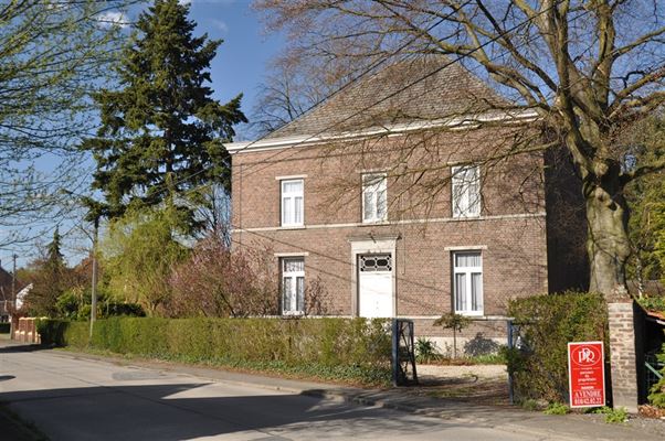 MAISON DE MAîTRE SPACIEUSE anno 1890 - 4 ch + grd Grenier aménageable avec Dépendances - Garage 2v et Jardin sur sur ± 13 ares 10 ca