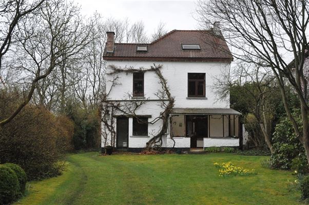 MAISON 4 Ch. + Bur. avec Salon - Salle à manger - Cuisine équipée - Sdb - Caves - Garage - Dépendances - Terrasse et Jardin sur ± 15 ares