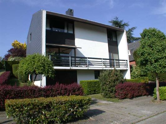 MAISON LUMINEUSE avec vue apaisante - 3 Ch.+  Bur. - Séjour/Salle à manger et Terrasse - Cuisine équipée - SdB - Garage et Jardin sur 5 ares 02 ca