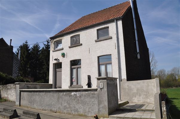 Maison 3 Ch. + Bur. de ± 171 m² - Cuis. avec S-à-m. - Buanderie - Séjour ± 41 m² - 2 Salles d’eau - Car Port - Grand Parking - Terrasse et Jardin sur ± 15a 20ca