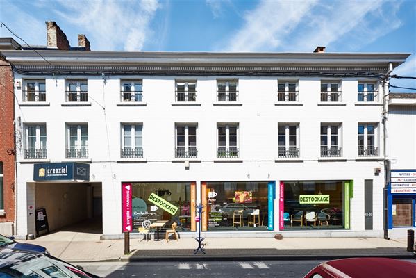 IMMEUBLE DE RAPPORT remis à neuf composé d’un Rez Commercial, 2 vastes appartements et 19 parkings - Proche du centre ville sur ± 8,35 ares