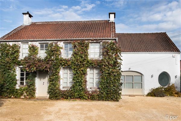 FERMETTE CHARMANTE 4 Ch.+ Bur - Séjour- Cuis. super-équ. - 2 Sdb - DEPENDANCE PROF. LIB. - Terrasse - Piscine - Jardin sur ± 22,69 ares