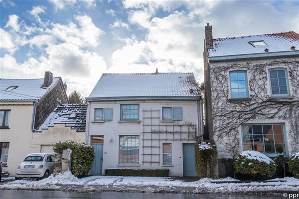 MAISON 4 Ch. + Bur. - 4 Salles d’eau - 2 Cuisines super-équipées- Living/Sàm en Jardin d’hiver - 2 Parkings ext.- Terrasse - Jardin Sud sur ± 3ares 97ca