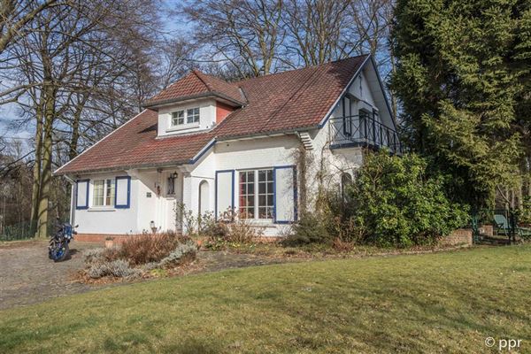 VILLA 4 Ch. + Bur. - Séjour fo à K7 - Cuisine super-équipée avec Coin à déjeuner - Sdb - Terrasse Sud - Caves et Jardin sur ± 26 ares