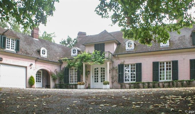 PROPRIETE CLASSIQUE de HAUT STANDING ± 500 m² ouverts sur parc privatif avec Piscine de ± 2 H 79 ares dont 7 lots à bâtir - Quiétude et Sérénité