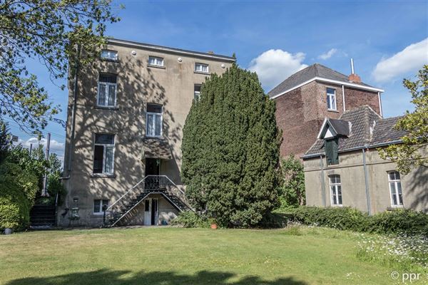 MAISON de CARACTERE de 1868 ± 400 m² -  Séjour/Sàm + Bur. - Cuisine - 4 Ch. - Sdb - Grenier - Caves - Garage et Jardin Sud sur ± 9 ares 16 ca