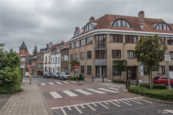 APPARTEMENT DUPLEX ± 128 m² composé de 3 Chambres - Séjour - Cuisine équipée - Salle de bain - Cave et 1 Parking - PEB : D et Co2 : 34
