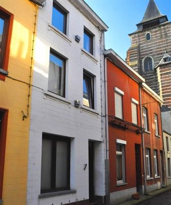 IMMEUBLE de 3 APPARTS : 1 Appartement 1 Ch.+ Cour - 1 Studio et un Duplex 1Ch. - Occupés à bail de résidence principale. Rapport loc.± 19.320,-€/an