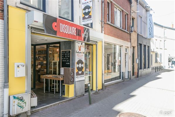 IMMEUBLE DE COMMERCE avec REZ COMMERCIAL de ± 64 m² et APPARTEMENT 1 Chambre de ± 45 m² - Situé en centre ville