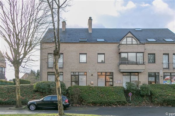 BUREAU ± 14 m² à USAGE PARAMÉDICAL -  accès aux parties communes comprenant Kitchenette, Sdb et 2 Salles d’attente