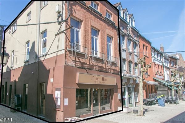 IMMEUBLE DE COMMERCE de ± 270 m² pour activité commerciale avec Cuisine prof. et Sanitaires + APPARTEMENT 3 Ch. au 2ème étage - Cave