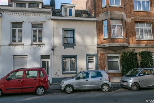 MAISON UNIFAMILIALE MITOYENNE ± 110 m² utiles avec Cour - Jardin composée d’un Living - Sàm - Cuisine - Sdb et 3 Ch. + Bur. sur ±1,1 are