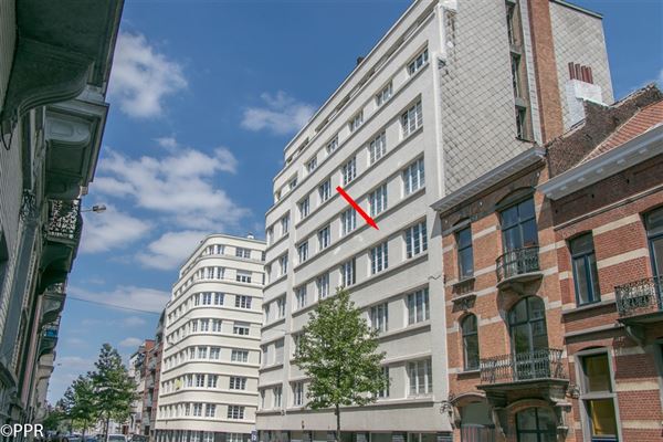 APPARTEMENT 2 Chambres ± 85 m² - Séjour ± 26,5 m² - Cuisine super-équipée - Sdb - Buanderie - 2 Caves + 1 Chambre de bonne