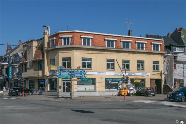 IMMEUBLE COMMERCIAL EMBLÉMATIQUE en situation EXCEPTIONNELLE à Wavre offrant plus de ± 959 m² utiles - Ensemble avec parking sur ± 6 ares