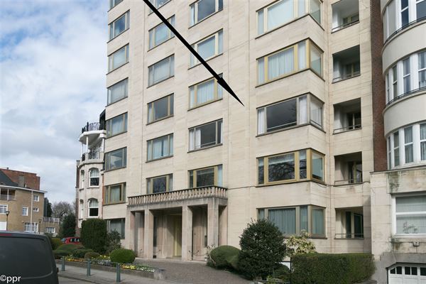 à vendre 495.000€ sauf meilleure offre : APPARTEMENT 4 Ch. ± 195 m² Lumineux - Haut Standing - 3 Salles d'eau - Séjour ± 62 m² S/O - Terrasses et Cave