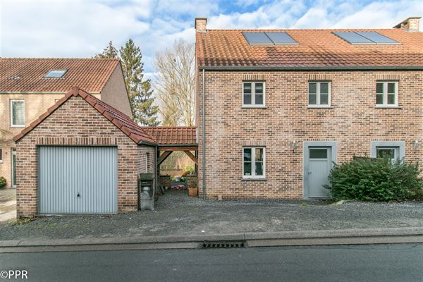 MAISON sur ± 175 m² avec 4 Ch. - Séjour - Cuisine meublée et équipée - 2 Salles de bain - Grenier aménageable - Cave - Garage et Jardin