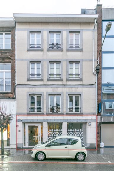 REZ-DE-CHAUSSÉE commercial +- 206 m² en centre ville