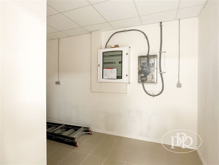 REZ-DE-CHAUSSÉE commercial +- 206 m² en centre ville