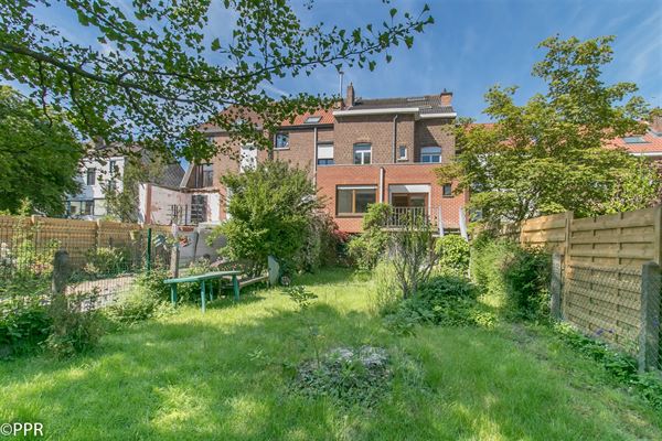 MAISON 7 Ch. + Bur. ± 234 m² habitables - Séjour - Sàm - Cuisine équ. - SDB - Grenier - Caves - Garage - Terrasse et Jardin sur ± 3,20 ares