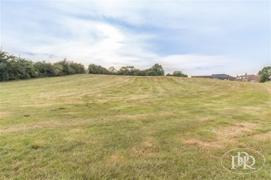 TERRAIN oriénté Sud-Ouest de ± 61,93 ares