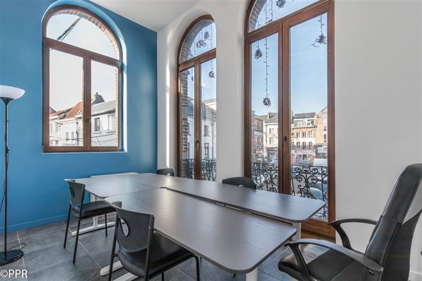 Ensemble de 5 BUREAUX sur ± 75 m² en centre-ville avec Accueil - Kitchenette - Agréable et LUMINEUX