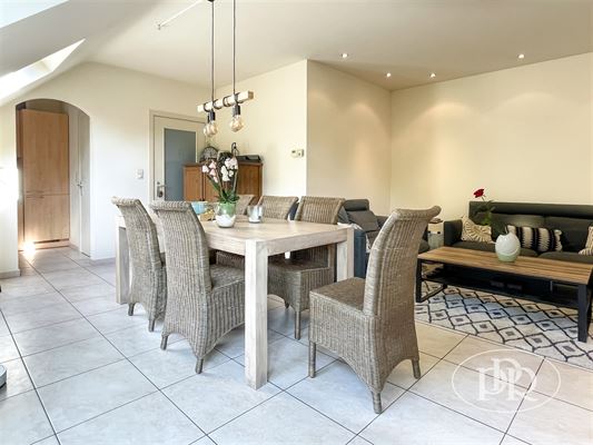 APPARTEMENT 2 Ch. ± 92,5 m² - Séjour et balcon - Cuisine super-équipée - Sdb et Garage en box fermé - Sans ascenseur