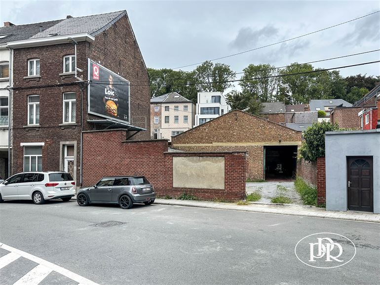 *** VENDU *** Ensemble immobilier - Entrepôt avec Garages - Projet immo 5 apparts