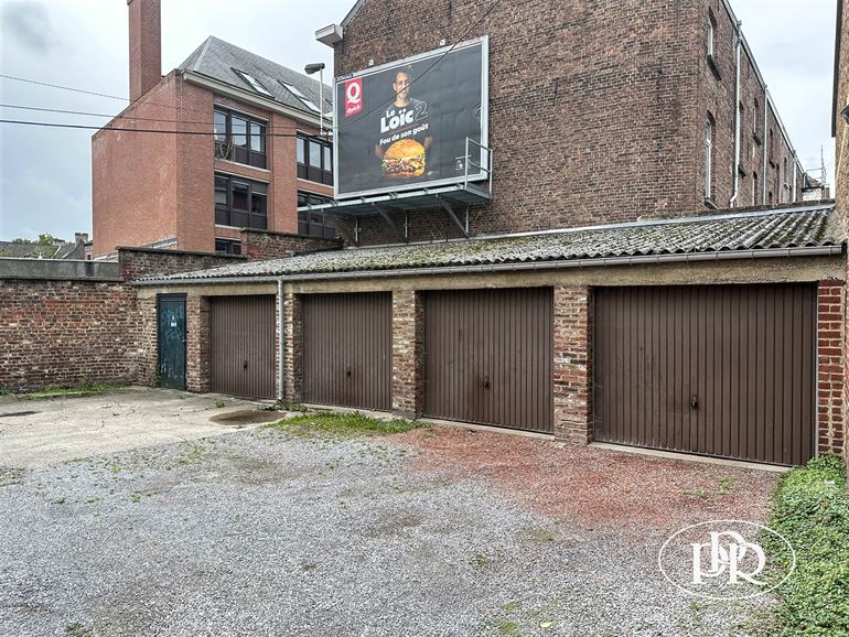 *** VENDU *** Ensemble immobilier - Entrepôt avec Garages - Projet immo 5 apparts