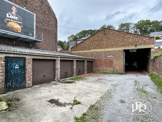 *** VENDU *** Ensemble immobilier composé d’un ENTREPÔT de ± 320 m², 4 GARAGES et vaste PARKING