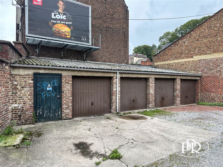 *** VENDU *** Ensemble immobilier - Entrepôt avec Garages - Projet immo 5 apparts