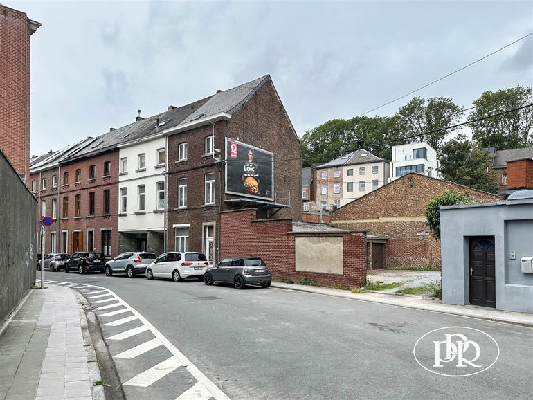 *** VENDU *** Ensemble immobilier - Entrepôt avec Garages - Projet immo 5 apparts