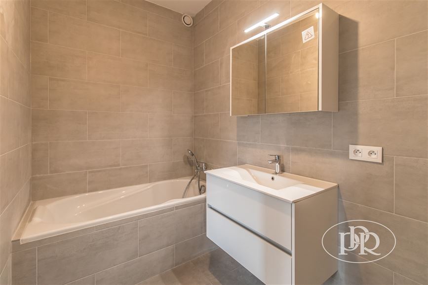 *** LOUÉ *** NEUF avec Parking, Cave & Jardin commun