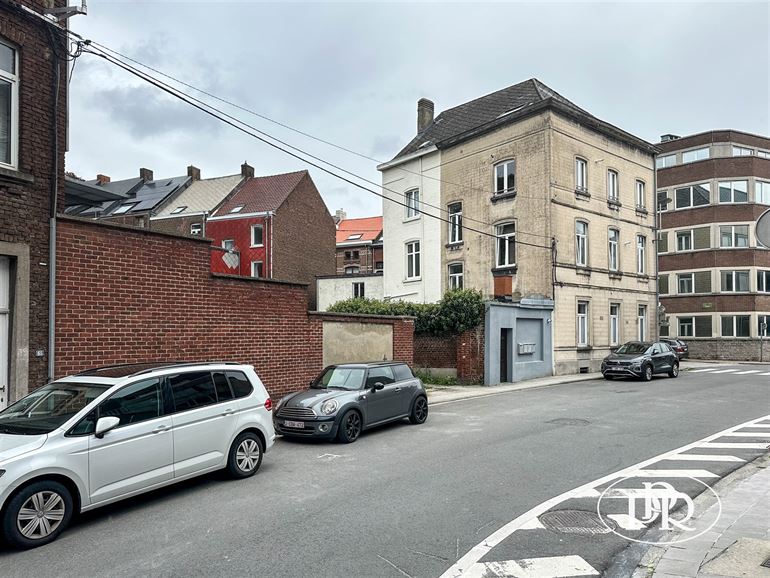 *** VENDU *** Ensemble immobilier - Entrepôt avec Garages - Projet immo 5 apparts