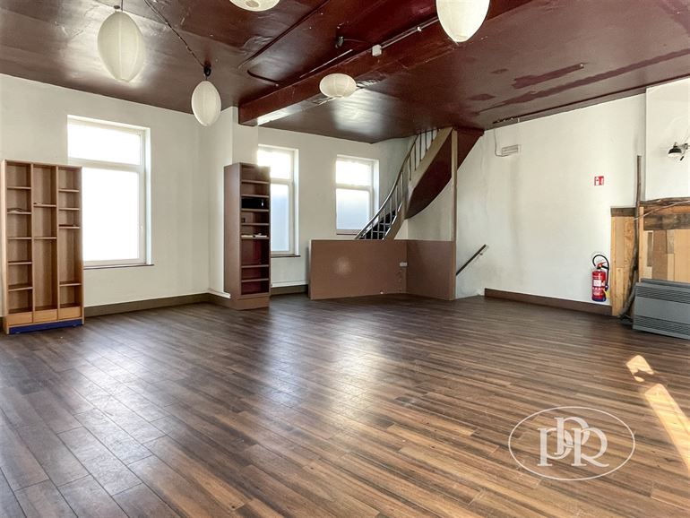 Excellente visibilité sur rue piétonne