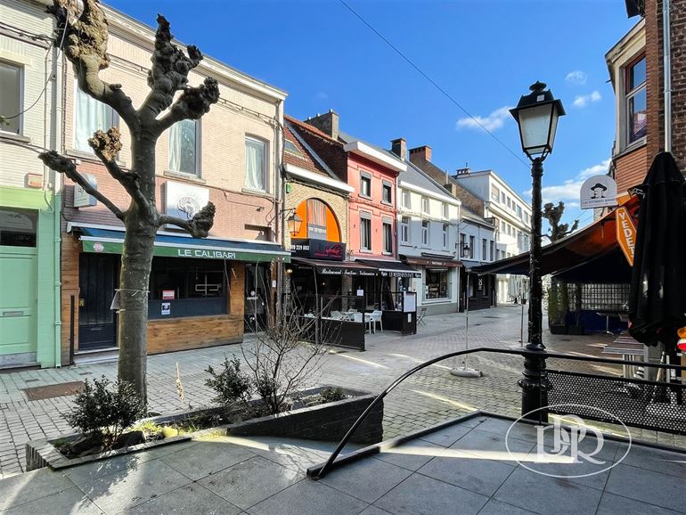 Excellente visibilité sur rue piétonne