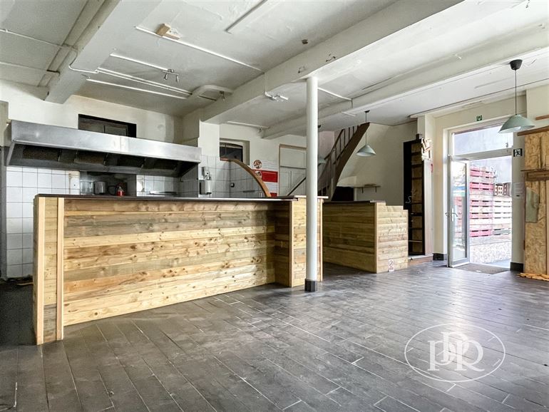 Excellente visibilité sur rue piétonne