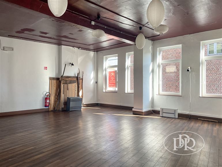 Excellente visibilité sur rue piétonne