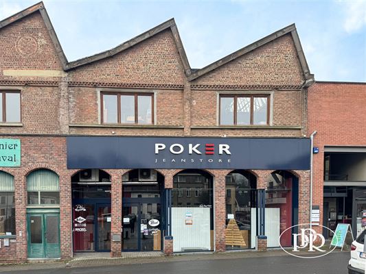 REZ-DE-CHAUSSÉE COMMERCIAL totalisant ± 305 m² brut dont ± 278 m² d'espace commercial