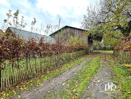 OPPORTUNITE EXCEPTIONNELLE - Hangar de ± 155 m² avec possibilité de logement/bureau attenant de ± 42 m².  Cuisine équipée et salle de douche avec wc. Sis sur un terrain de ± 10 ares.  Idéalement situé proche d’axes stratégiques. Possibilité de combiner logement/bureau et grand espace de stockage - Vaste espace extérieur en verdure - Situation idéale proche d’axes stratégiques  - INFOS & VISITES : 010/42.02.22 ou ppr@ppr.be