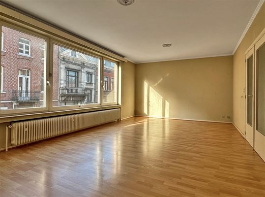 *** OFFRE ACCEPTÉE *** Spacieux et Lumineux APPARTEMENT 3 chambres de ± 100 m² avec terrasse situé au 1er étage