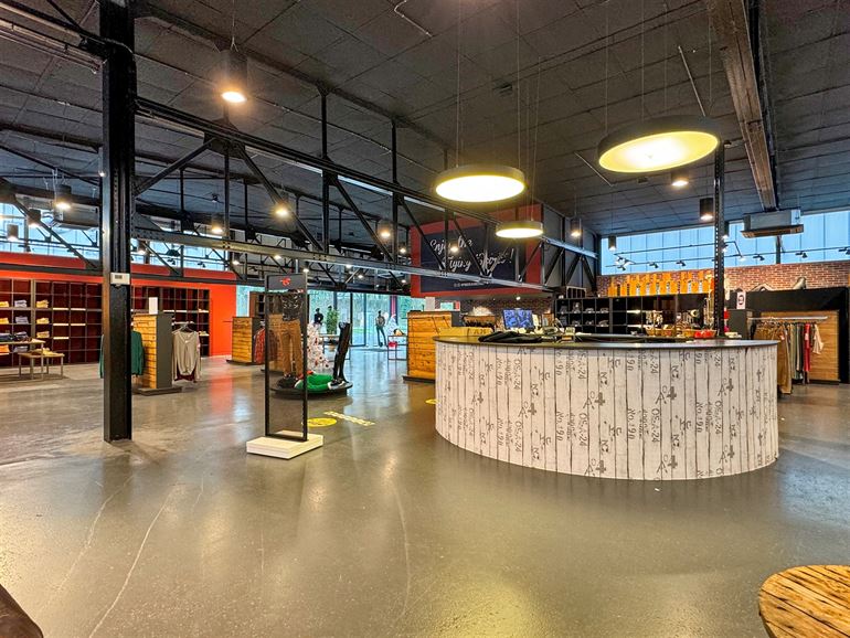 Proche Shopping Center, Excellente visibilité, Parking